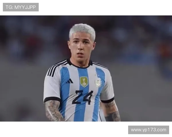 阿根廷球星恩佐代言本土品牌成功开启模特生涯首秀